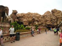 Click to see big picture (2048x1536 pixels; 592 KB)