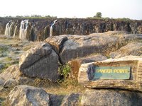 Click to see big picture (2048x1536 pixels; 660 KB)